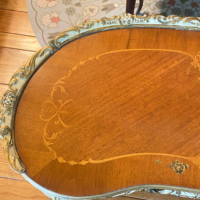 1940s French Provincial Style Kidney-Shaped 5 Leg Coffee Table With Inlaid Marquetry Top and Glass Overlay For Sale - Image 12 of 18