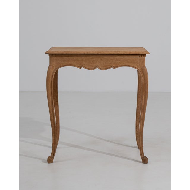 French Louis XV Oak Side Table with Curved Legs, 20th Century For Sale - Image 4 of 11