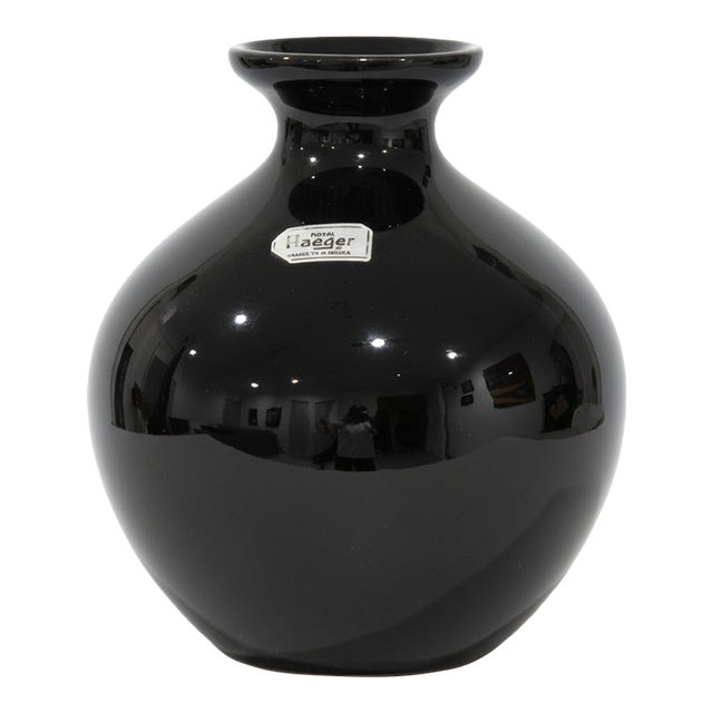 Royal Haeger Black Ceramic Bud Vase – Mid-Century American, Handcrafted For Sale
