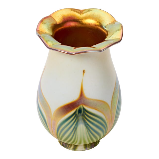 Mid 20th Century Quezal Style Pulled Feather Glass Lamp Shade For Sale