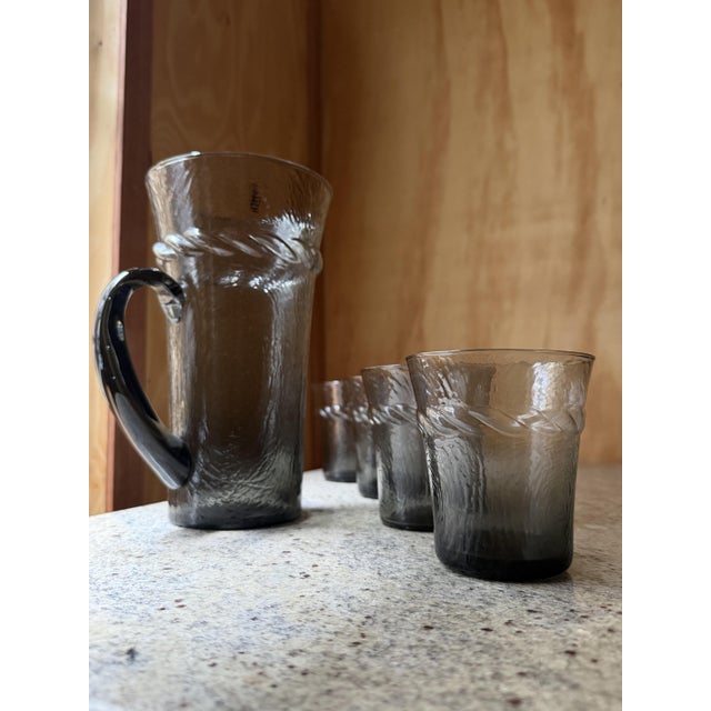 Mid-Century Modern Smoky Grey Woodgrain Bark Glass Pitcher and Tumbler Set, 1970, Set of 5 For Sale - Image 10 of 16