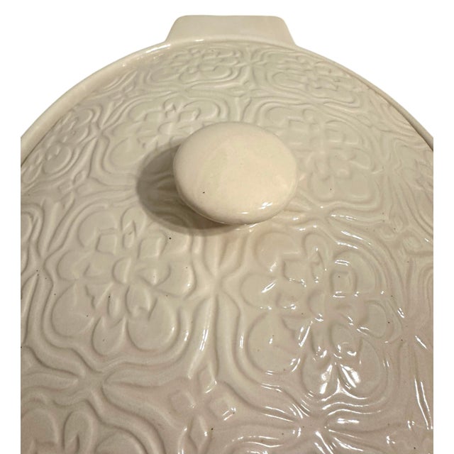 Blue Harbor Collection Cream Embossed Floral 2.5-Quart Oval Covered Casserole Dish For Sale - Image 4 of 11