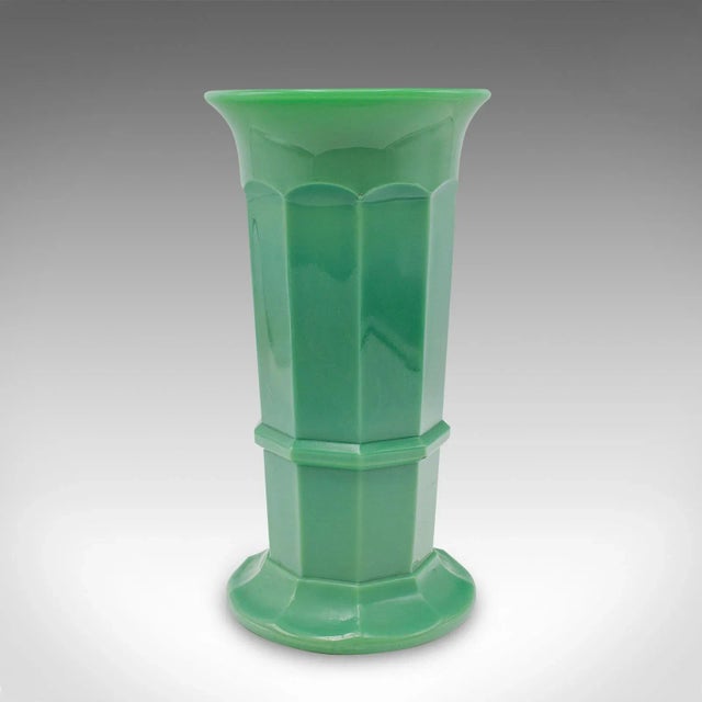 Art Deco 1930's Vintage Bouquet Vase For Sale - Image 3 of 9