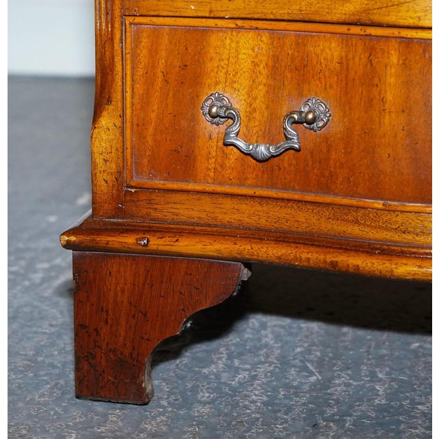 Brown Georgian Style Serpentine Nightstands with Drawers, Set of 2 For Sale - Image 8 of 18