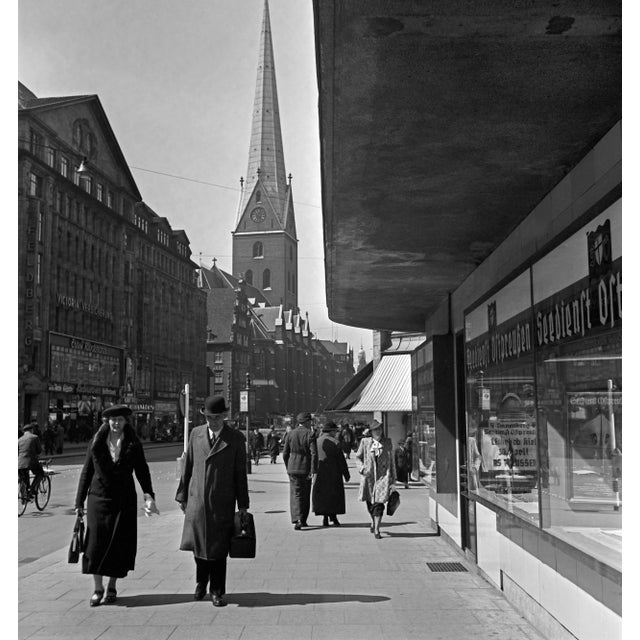 1930s Mönckebergstraße at Hamburg With Passers By, Germany 1938, Printed 2021 For Sale - Image 5 of 5