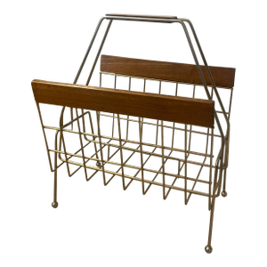 1960s Mid-Century Modern Brass Toned Wire and Wood Magazine Rack With Sculptural Handle