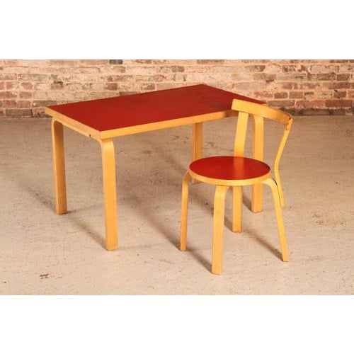 Mid-Century Children's Table and Model 68 Chair by Alvar Aalto for Artek, Finland, 1960s, Set of 2 For Sale - Image 3 of 18