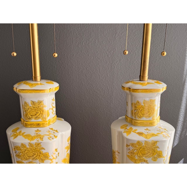 Japanese 1960s Pair of Japanese Porcelain Chinoiserie Lamps by Marbro For Sale - Image 3 of 12