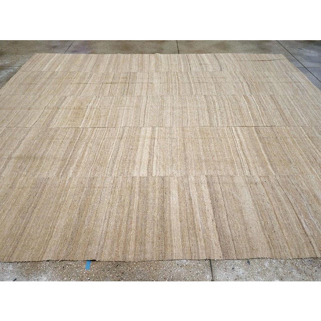 Galerie Shabab Collection Mid-20th Century Vintage Turkish Flatweave Kilim Room Size Carpet For Sale - Image 4 of 8
