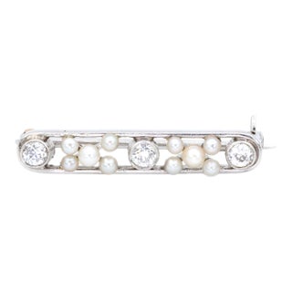 Late 20th Century Platinum 950 Natural Round Pearl and Natural Diamond Brooch / Pin For Sale