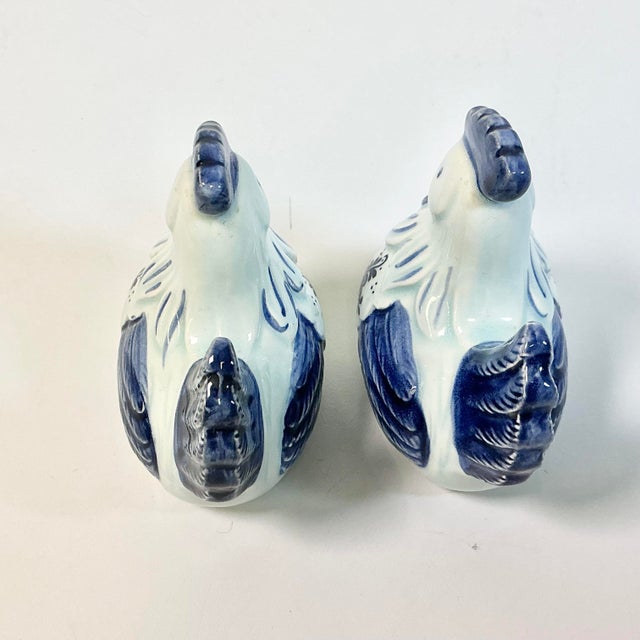Navy Blue 1950s Vintage Boho Chic Delft Chicken Salt & Pepper Shakers - A Pair. For Sale - Image 8 of 16