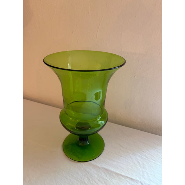 Mid-Century Modern Italian Green Art Glass Medici Pedestal Vase from Empoli, 1960s For Sale - Image 4 of 9