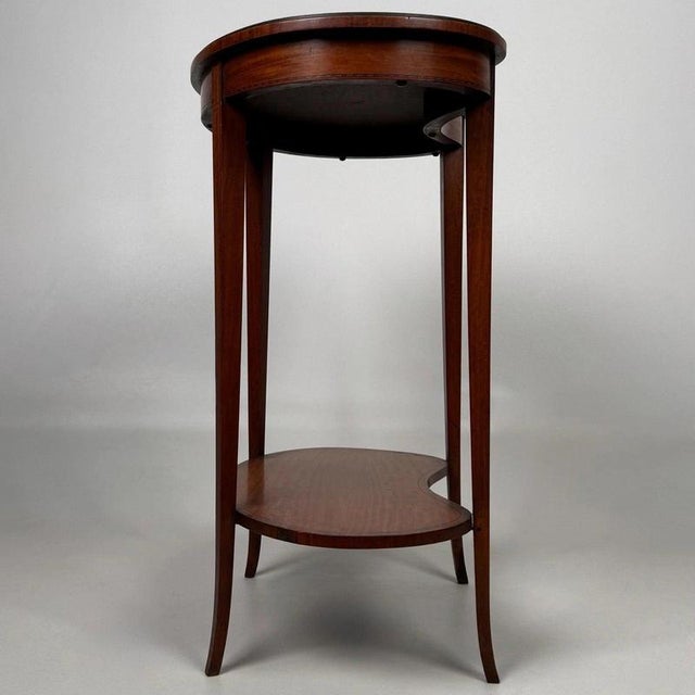 2000 - 2009 19th Century English Satinwood Kidney-Shaped Side Table For Sale - Image 5 of 11