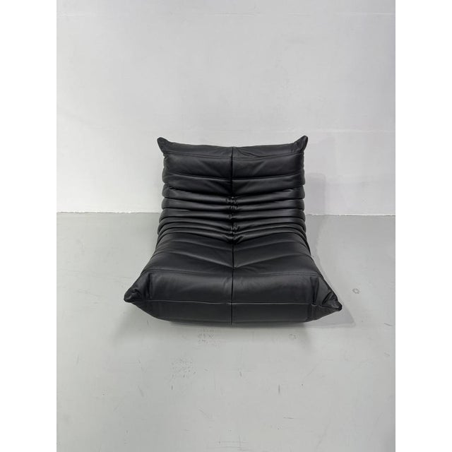 This Togo has been reupholstered with parts of new foam and leather, preserving its shape & iconic looks.The bottom could...