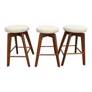 Set of Three Mid Century Modern Style White Swivel Counter Stools Barstools For Sale