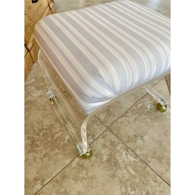 Charles Hollis Jones 1960s Lucite Waterfall Vanity Stool For Sale - Image 4 of 7