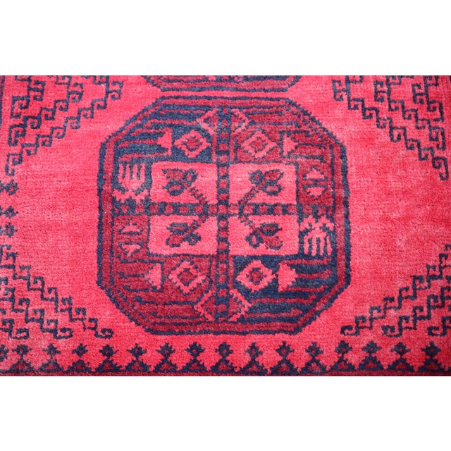 Size: 4.10 x 5.7 Ft This gorgeous hand knotted oriental Turkmen elephent Foot pattern rug is made with 100% lambs wool....