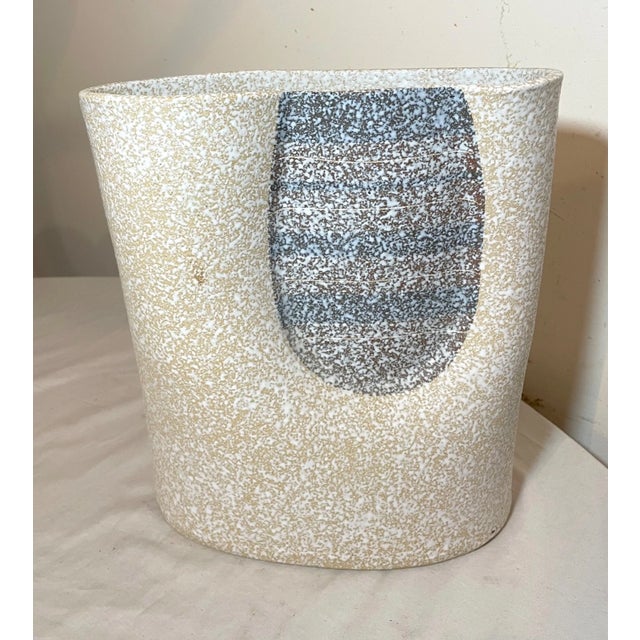 Ceramic Vintage Handmade 華平 Warburg Pincus Chinese Studio Pottery Vase Sculpture For Sale - Image 7 of 18