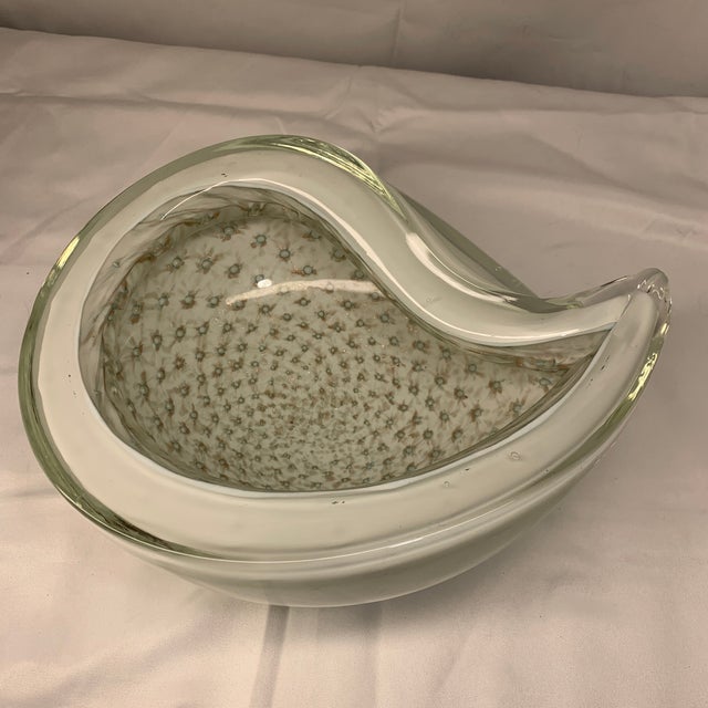 Mid-Century Modern Heavy Vintage C. 1950s Alfredo Barbini Bullicante Sommerso Cased White Glass With Gold Flecks Vide-Poche For Sale - Image 3 of 11