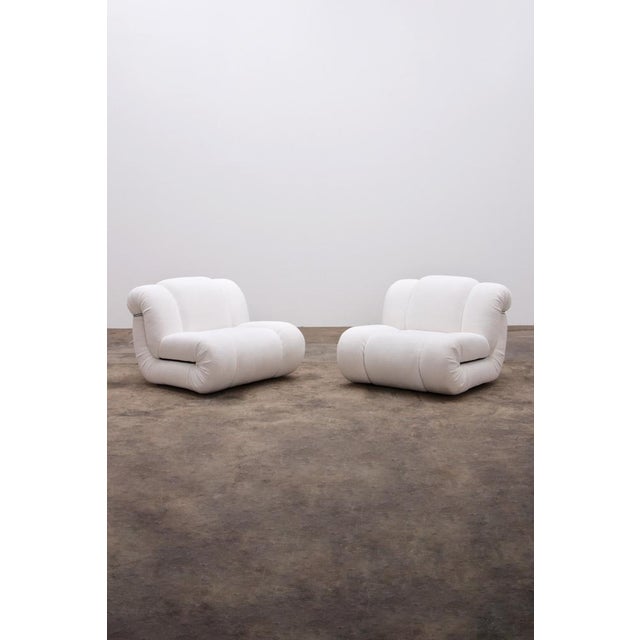 Discover the ultimate in seating comfort with our Ivory Bouclé Modular Lounge Chairs "Velasquez", straight from the 1970s....