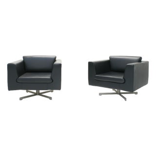 Minimalist Black Leather Swivel Club Chairs, 1990s, Set of 2 For Sale