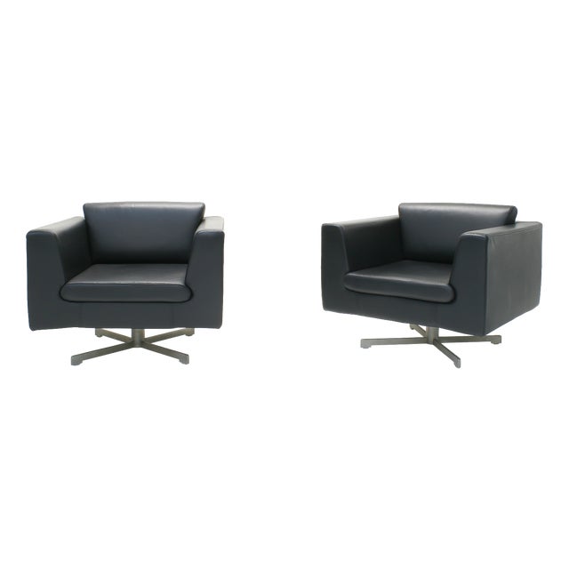 Minimalist Black Leather Swivel Club Chairs, 1990s, Set of 2 For Sale