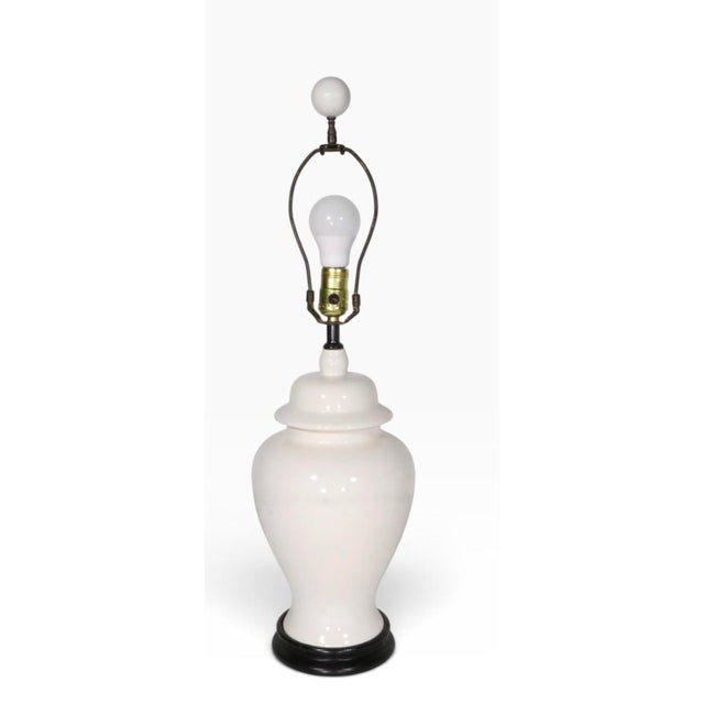 Late 20th Century Late 20th Century Asian Modern White Ceramic Ginger Jar Form Table Lamp For Sale - Image 5 of 6