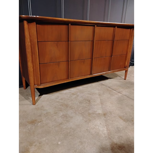 A beautiful walnut dresser from Kroehler Furniture made around the late 1960's or early 70's. Features six large...