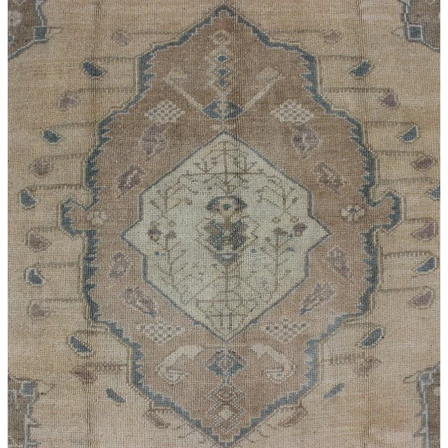 Mid 20th Century Vintage Turkish Oushak Rug With Medallion in Cream Background, Gray Green & Camel For Sale - Image 5 of 8