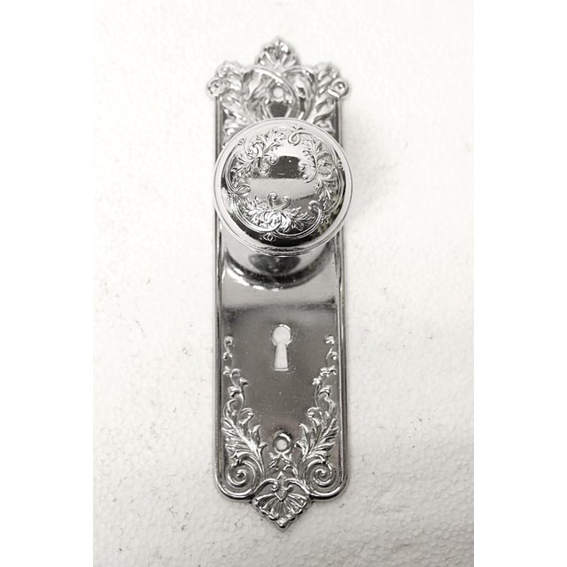 This steel 3 fold door knob was made by Corbin in the 1905 catalog. It is part of the G-11800 Lorraine group. Set includes...