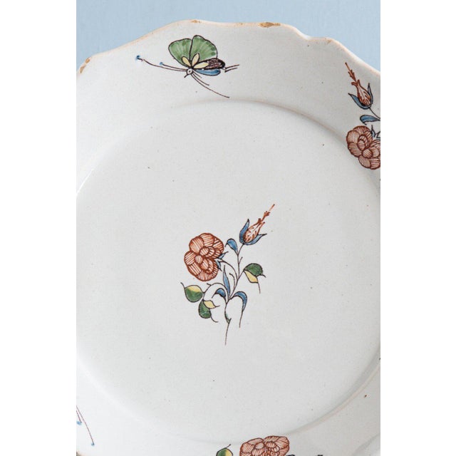 Red Floral Faience Plates from La Rochelle, 18th Century, Set of 2 For Sale - Image 4 of 8