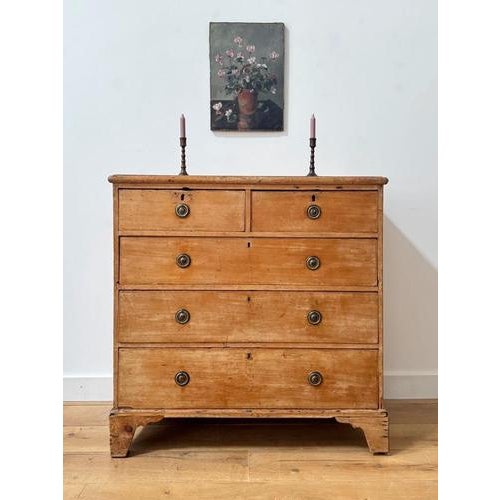 A beautiful Victorian pine chest of drawers,two over three design. English. Dimensions : Height - 110 cms Width - 110 cms...
