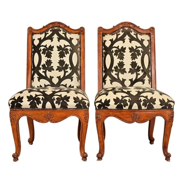 Baker Furniture French Provincial Louis XV Carved Walnut Side Chairs or Dining Chairs, Pair For Sale