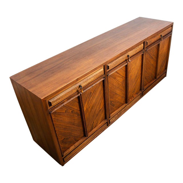 1960s Mid Century Modern Credenza Sideboard American Martinsville Walnut 6 Drawer MCM For Sale