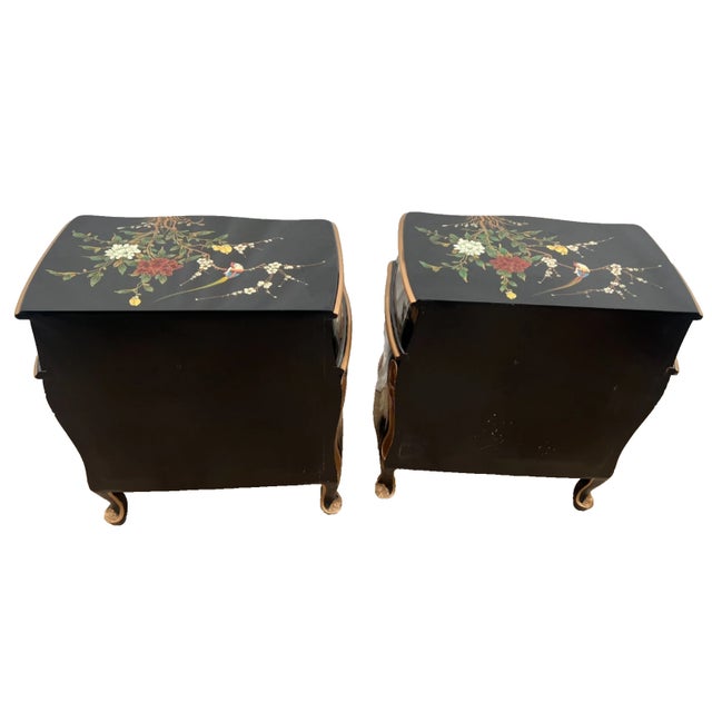 1990s Vintage Set of Two Chinese Nightstands Side Tables Chinoiserie Hand Painted For Sale - Image 5 of 10