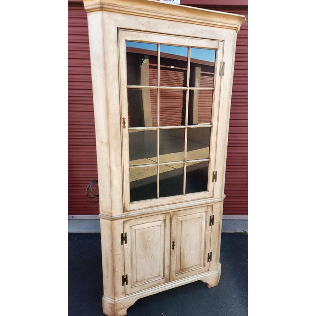 Light Yellow Henkel Harris Illuminated Corner Cabinet For Sale - Image 8 of 13