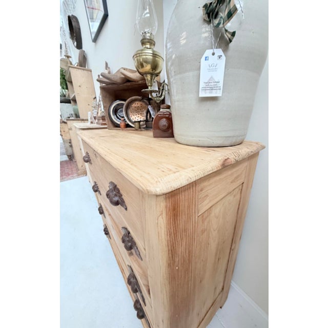 Mid 19th Century Scrubbed Pine Chest of Drawers For Sale - Image 11 of 13