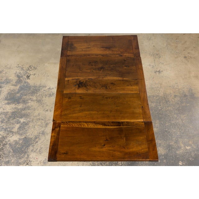 19th Century French Neoclassical Louis XVI Walnut Extending Dining Table For Sale - Image 16 of 18