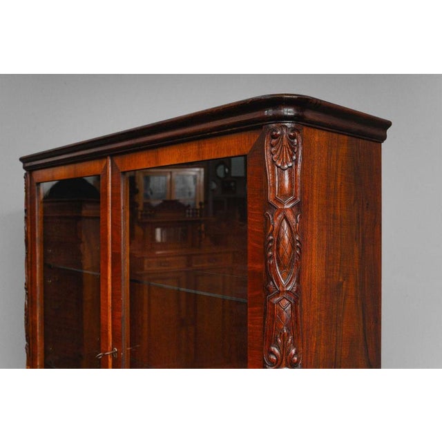 Art Nouveau Display Cabinet in Walnut, 20th Century For Sale - Image 18 of 18