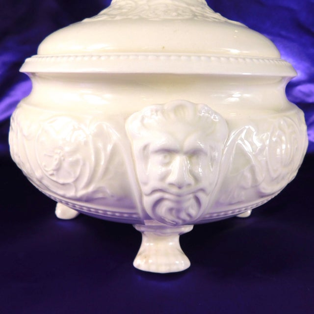 Mid-Century Modern 1920s Mid Century Modern Wedgwood Patrician Footed Tureen With Face For Sale - Image 3 of 8