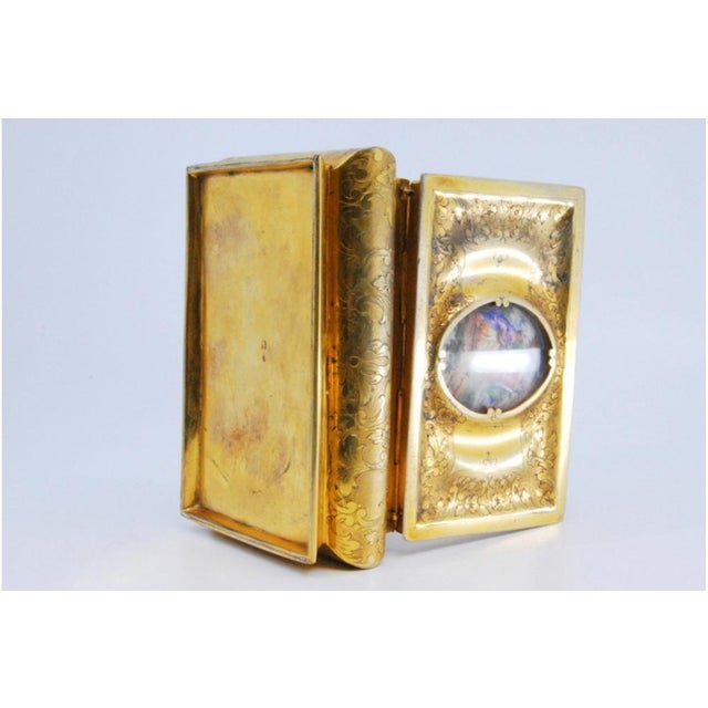 Metal Jewelry Box in Gilded Silver with Engraved Plant Motifs For Sale - Image 7 of 9