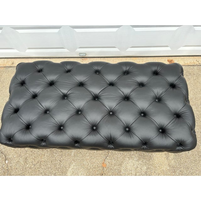 English 1950s Large Chesterfield Style Tufted Black Italian Leather Ottoman Bench For Sale - Image 3 of 11