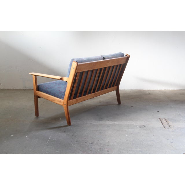 A beautiful 2-seater sofa by Danish Hans J. Wegner from Getama Manufactor, see original stamp on photo. This compact model...