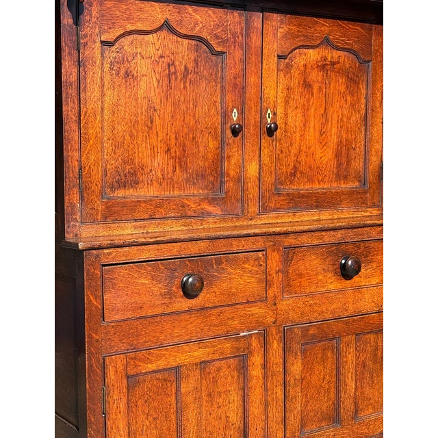 George III Oak Court Cupboard, 1760s For Sale - Image 13 of 16
