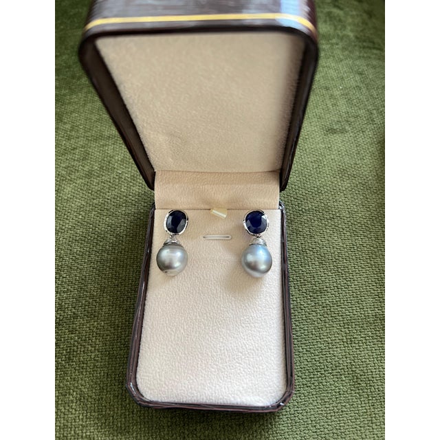 2000 - 2009 Bochic "Orient" South Sea Pearl & Blue Sapphire Earrings Set 18K Gold&Silver For Sale - Image 5 of 18