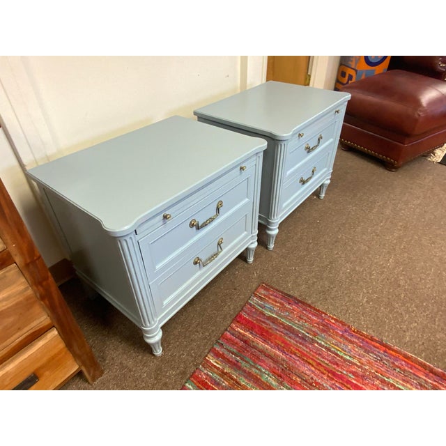French Mid 20th Century Henredon Bedside Tables-Pair For Sale - Image 3 of 10