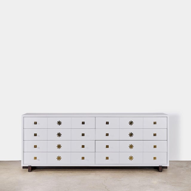 Tommi Parzinger, Double Commode, White Lacquer, Brass, Usa, 1950s For Sale - Image 13 of 13