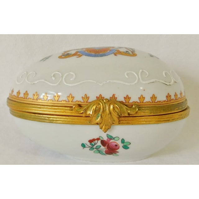 Beautiful antique Porcelaine De Paris egg shaped trinket box.