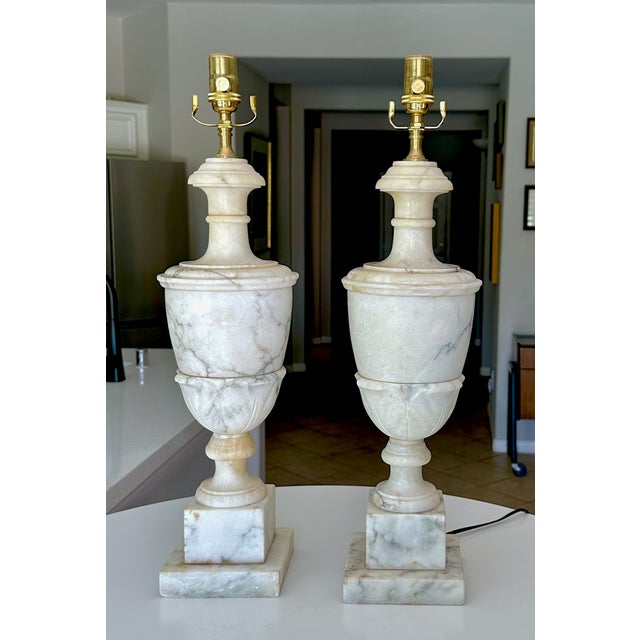Neoclassical 1950s Large Pair Italian Column Neoclassical Alabaster Table Lamps For Sale - Image 3 of 16