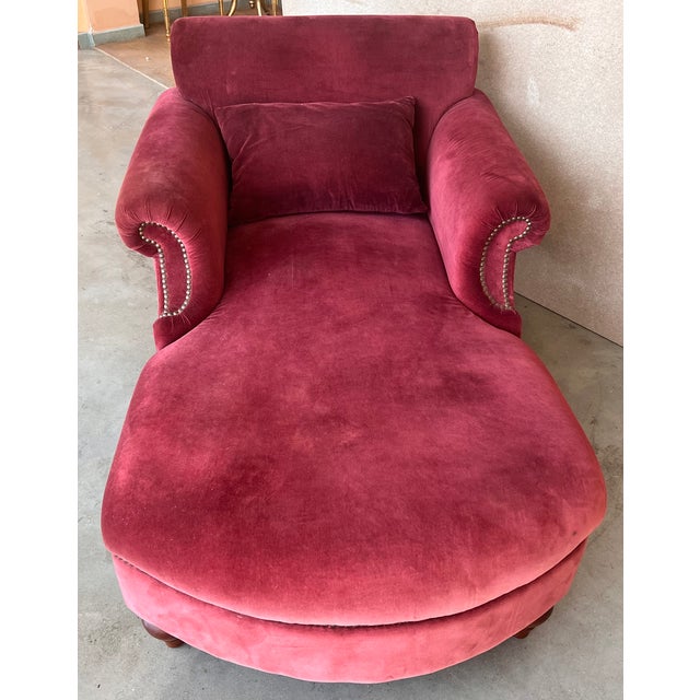 20th Italian Maroon Velvet Chaise Longue With Arms For Sale - Image 4 of 9